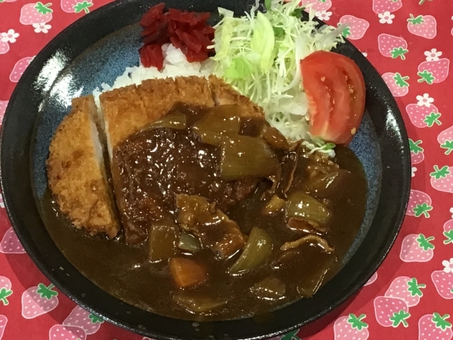 「本日の日替わりは　カツカレーです。」