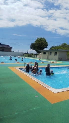 プールでわいわい夏休み「夏休み」