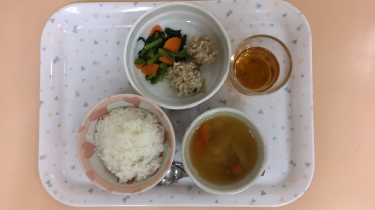 「谷史季保育園　今日の給食・おやつ　８月６日金曜日」