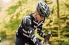 「鼻パッドが無い事で鼻の汗でズレないネオジンはロードバイク愛好家にも好評です。」