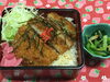 「本日の日替わりは　たれかつ丼です。」