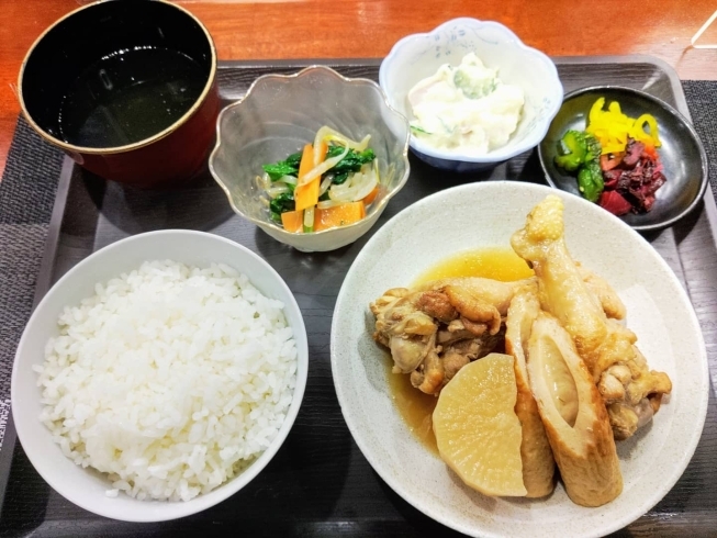 鳥のさっぱり煮です❗「休み明け天気は微妙ですね。【鳥夜ゆうこ、京都市南区、居酒屋、ランチ、地鶏、お刺身 】」