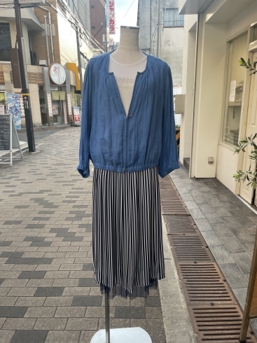竹の素材の涼しいジャケットとストライプスカート「久しぶりにスカート」