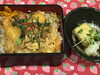 「本日の日替わりランチは　とり天の玉子とじ丼です。」