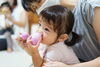 マラカスでシャカシャカ「音楽で楽しむ親子活動！幼児の習い事に大人気のリトミック　千葉市 リトミック教室」