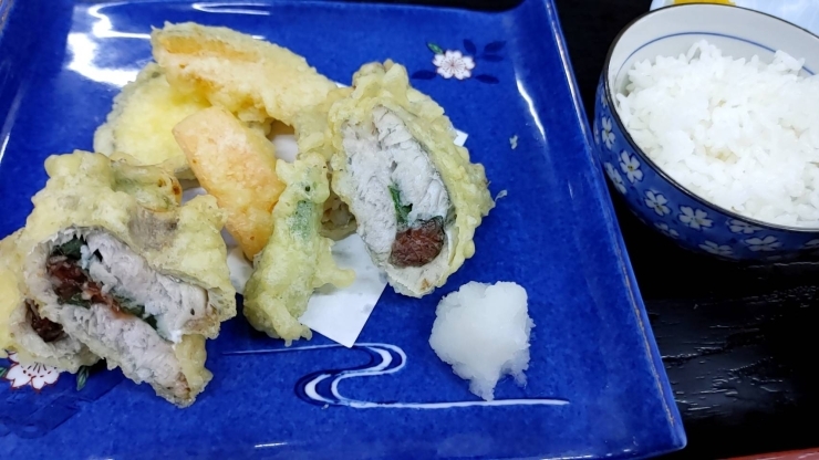 「９月10日(金)魚魚レストランのおすすめランチは「太刀魚の梅肉挟み揚げ」です♪」