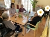 名前も年齢も同じな2人。角度も。「同じ角度！」