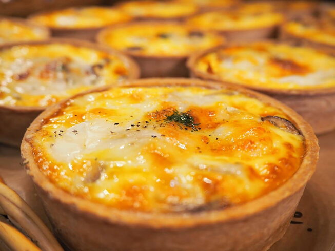 秋のキノコのキッシュ とろ~りチーズがたまらない「ぐりむわーるど南福島店 おすすめ 秋の新商品」
