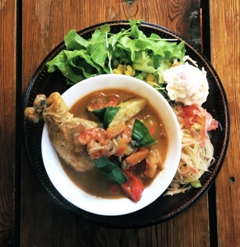 「骨付き鶏肉トマト煮込み」