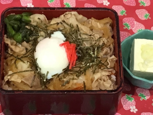 「本日のAランチは　豚丼です。」