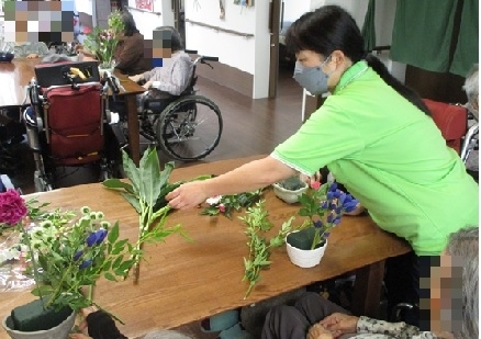 「生け花を行いました。」