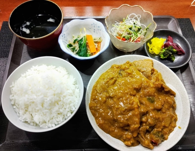 鳥夜カレーです❗「だいぶ涼しく感じますね。【鳥夜ゆうこ、京都市南区、居酒屋、ランチ、地鶏、お刺身 】」