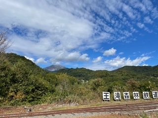 御岳山と森林鉄道「10月19日（火）10時の気温 12℃ 寒くなってきました。【木曽 遊び 林鉄バイク E-MTBレンタル 王滝村】」