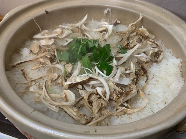 「松茸ごはん✨淡路島、南あわじ市の小料理なかおです✨淡路島の魚、お肉を使用しています✨是非お越しください✨」