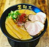 「新感覚の【豚骨味噌らーめん】です！」