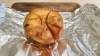 「焼き柿」皮ごと食べれてとってもジューシー♪「蠍座新月のパワーフードは？これを食べると愛が深まる♡」
