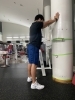 頭の位置よりも高いところに手を置きます。「猫背解消トレーニング【京都市南区・京都テルサ・ジム・プール・こども・駐車場完備】」