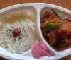 「明日の日替り弁当は酢鶏」