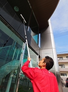 「ベンリーのガラスクリーニング！江戸川区の便利屋さんです！大掃除のご予約受け付けております！」