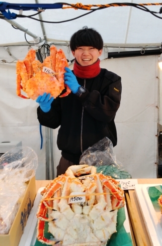タラバ蟹「年末大売出し！蟹が安いよ！テント市開催！大抽選会11/23まで！」