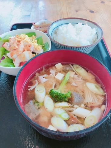 鶏豚野菜のチキトン汁と蒸し鶏サラダ「11/25 Today’s Special 」