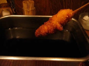 串の家さんはソースの二度付け禁止のお店。この秘伝のソースがまた美味しい！！
