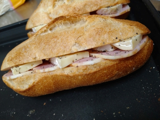 ジャンボン・フロマージュ「☆RURAL☆トーストして食べると更に美味しい‼フランスパンのサンドウィッチ「ジャンボンフロマージュ」」