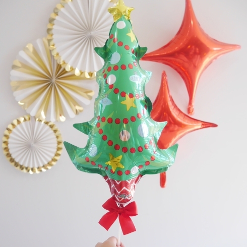 クリスマスの飾りにクリスマスツリーバルーン「クリスマスツリーを出すのは大変だけどツリーバルーンなら簡単に飾れます 出雲市姫原 バルーン おむつケーキ 誕生日 飾り付け」