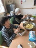 じゃがいも皮剥き中「ふらっとの日常」