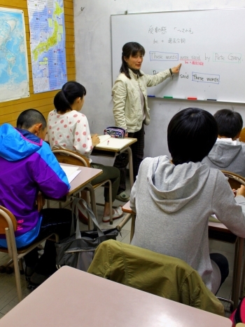 2人～6人の少人数制。生徒1人1人に目を向け指導しています。「須田学習塾」