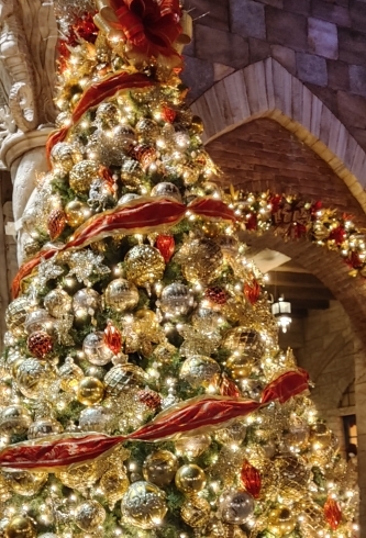 クリスマスツリー「メリークリスマス　新しい1年も輝きますように」