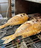 生きた鯛に丁寧に塩をまぶし焼き上げています。「お正月の準備は進んでいますか？」