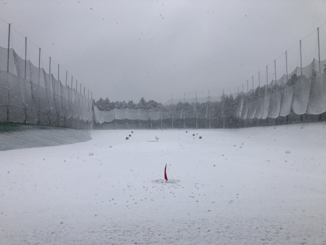 白い練習場「雪のため練習場CLOSE」