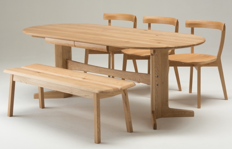 テーブルは角型4本脚タイプも選べます　ベンチも〇「北海道で生まれ育った木々達を、　　　　　　　　  北海道の旭川で家具にしました♡」