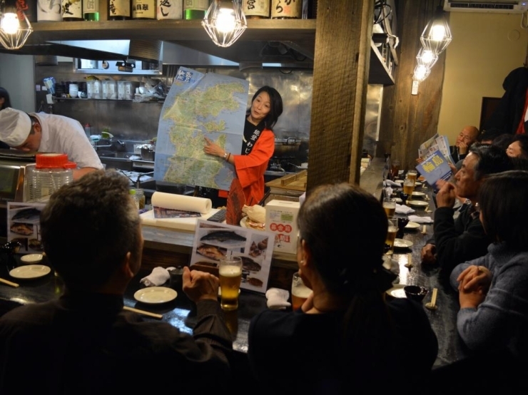 副理事の坂井さんが食事の前に能登・輪島を説明。