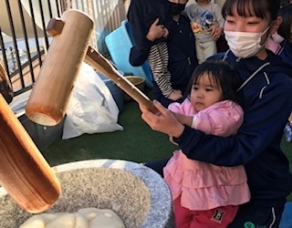 餅つき！「コンパス幼保園餅つき大会！」