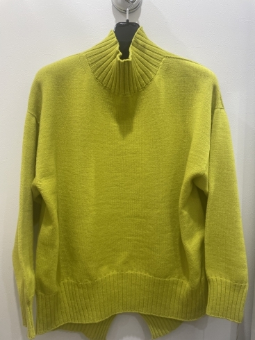 黄色いセーター「寒いけどバーゲン開催中！」