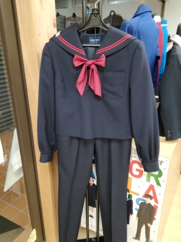 初入荷です。「女子用スラックス入荷しました。」