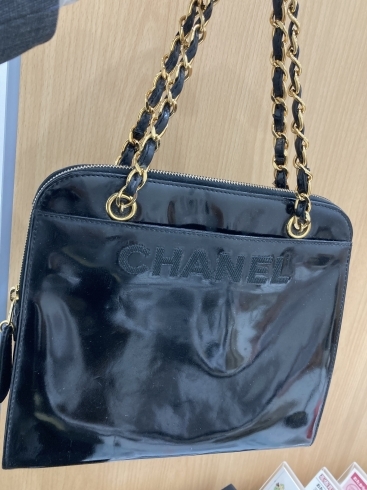 CHANEL エナメルチェーンバッグ　高価買取「【シャネルバック高価買取】世田谷区三軒茶屋の買取専門店「 おたからや 三軒茶屋店」電話相談無料＆査定無料♪」