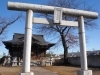 鳥居から社殿を臨む