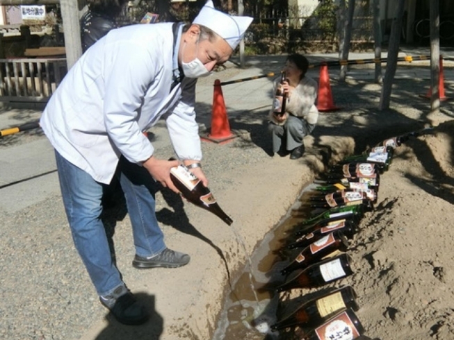 「2月25日（木）帝釈天にて瑞龍の松の寒肥が行われた《柴又亀家おかみの独り言》【柴又名物草だんごが人気☆柴又帝釈天から一番近いお団子屋】」