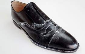 塩吹きの靴「第2回　みんなが気になる革製品のお手入れ方法　職人さんの気持ち」
