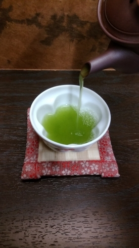 急須で淹れた美味しい鹿児島茶「あったかいお茶でホッコリして癒されましょう！季節限定ブレンド鹿児島茶『福寿草』販売中です。」