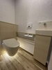 ナチュラルな床にクラッシクな模様の壁紙「先ずはトイレのリフォームでインテリアレッスン。」