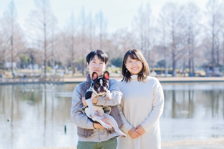 ワンちゃんとのご家族写真♪「春の気配？【江戸川区でこども・ファミリーの出張撮影をしています】」