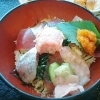 顔よりデカイサイズの「海鮮丼」