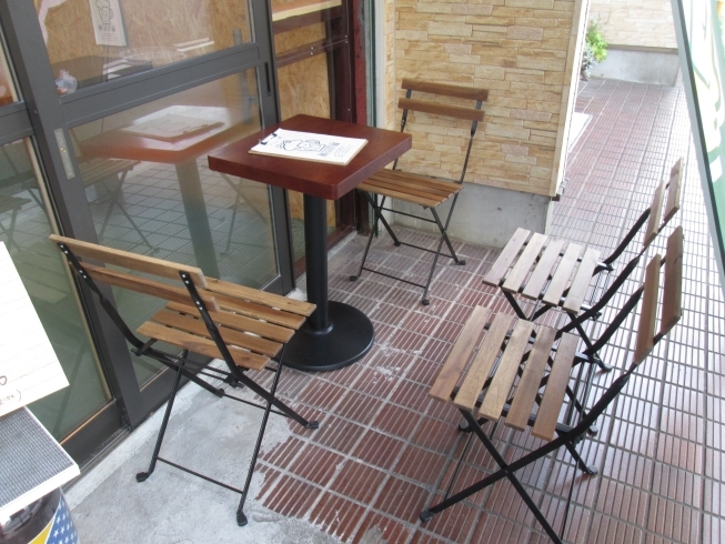 外の席あります！「外のテーブルもあります！【JR稲毛駅・京成稲毛駅の間、どちらからも徒歩５分のビール醸造所】」