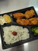 からあげ弁当「おかすに最適。甲賀市からあげ金と銀」