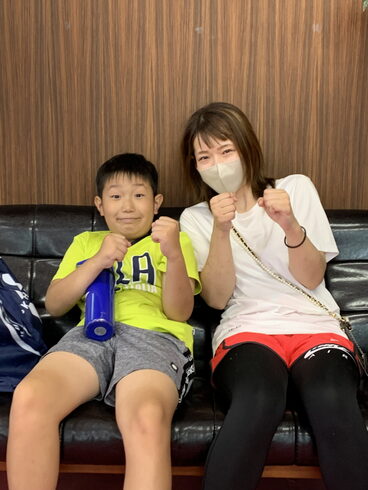 秋休みを利用して親子で練習😊「秋休み🌰 親子で一緒にキックボクシング&ボクシングの楽しさを体験してみませんか⁈ FIELD-RING 千葉市美浜区〖JR稲毛海岸駅 駅近』キックボクシング&ボクシング」