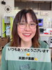 笑顔が素敵！「よーく見るとネコシルエット！？『サブフホーム』のこだわりメガネがお似合いです！【伊予市でメガネ・補聴器のご相談ならアイアイエー伊予店】」